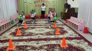 Веселые старты Эстафета "Передай мяч"