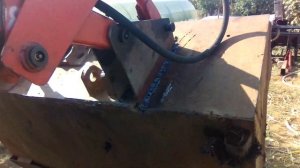 СДЕЛАЛ КРЕПЛЕНИЕ  КОВША ДЛЯ КУНА ТРАКТОРА Т 25.