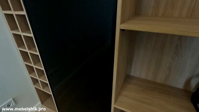 Витрина в алюминиевом профиле со стеклом на кухне