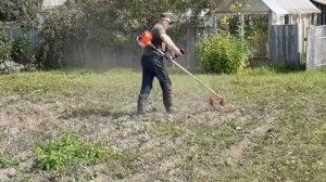 Покос картофельной ботвы триммером.