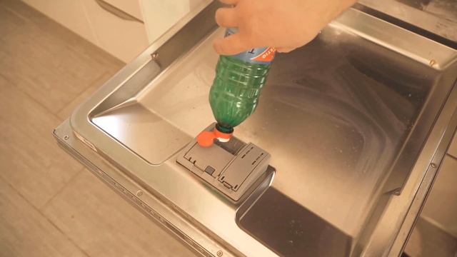 Вы будете ПОРАЖЕНЫ, если добавите пищевую соду в посудомоечную машину ? смотреть онлайн