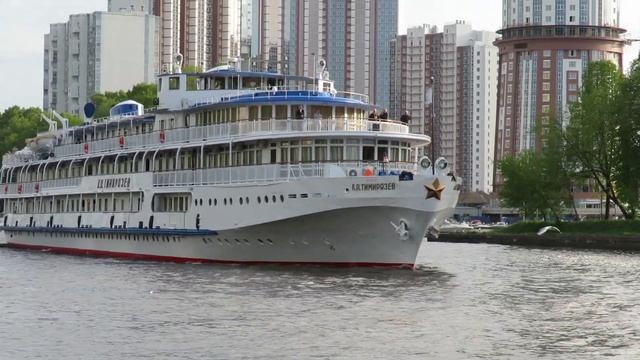 Теплоход К.А. Тимирязев. Канал имени Москвы смотреть онлайн