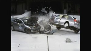 Mitsubishi Galant vs Mitsubishi Galant crash test