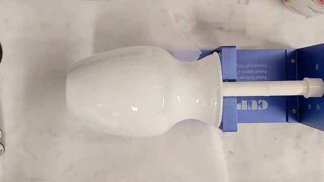 Colorful alcohol ink and epoxy resin on a white vase on a cup turner - greens and blues смотреть онлайн