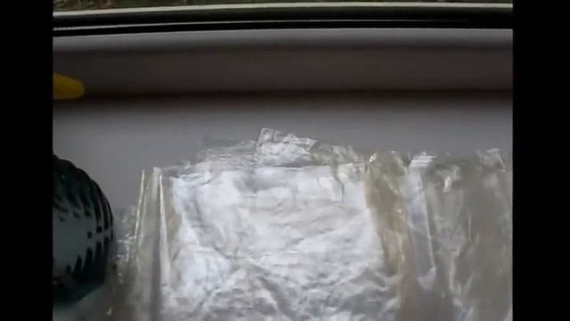 Готовимся к зиме. Моем окна и рамы перед поклейкой термозащитной плёнки . смотреть онлайн