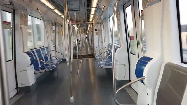 Amazaing Metro Train Barcelona Airport - Fully Autopilot Train - قطار خودران متروی بارسلونا смотреть онлайн