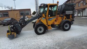 Коммунальная машина Wille 465 с ротоватором и скалывателем льда MeriCrusher MC4