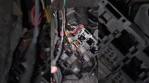 Фольксваген Шаран.Штатная проводка на динамики. Где находится скрутка с 2х каналов на 4.