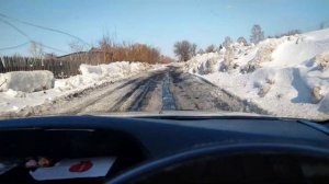 На машине по лужам / Весенняя дорога