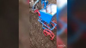 Посадка чеснока самодельной чеснокосажалкой  16.09.22г.