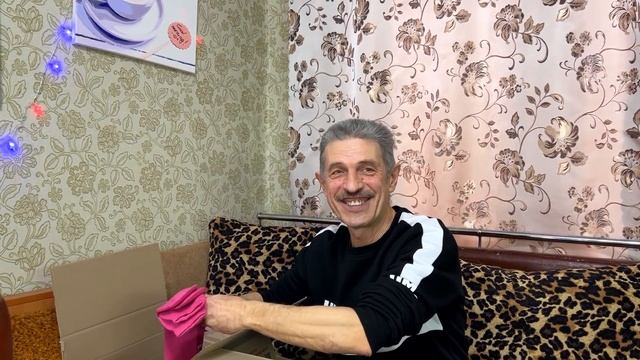 Посылка с подарками от друзей блогеров канал Папин Движ смотреть онлайн