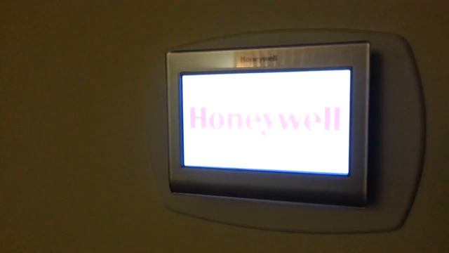 Honeywell WiFi thermostat problem смотреть онлайн