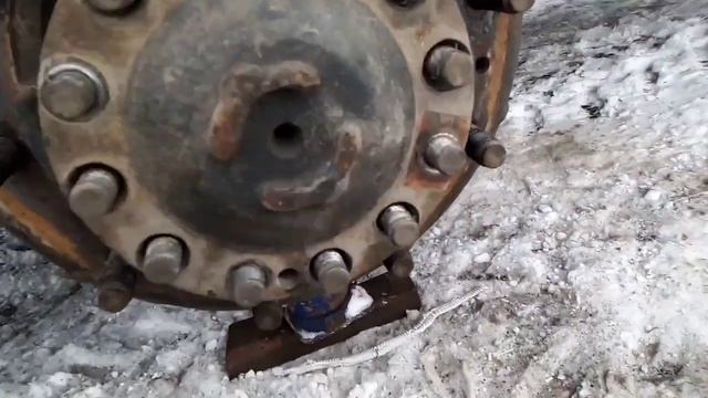 Снимаю ступицу, замена сальник ступицы камаз евро