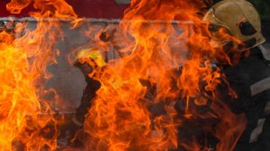 Мощный пожар произошел в жилом доме в Ульяновске