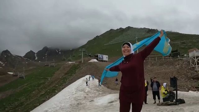 НА  САМОЙ ВЕРШИНЕ ГОРЫ ШЫМБУЛАК - 3200м. ЧИСТЕЙШИЙ ВОЗДУХ И ЗАЧАРОВЫВАЮЩИЙ ВИД?