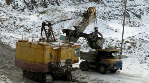 Как работает карьерный экскаватор ЭКГ-5А погрузка самосвала БЕЛАЗ