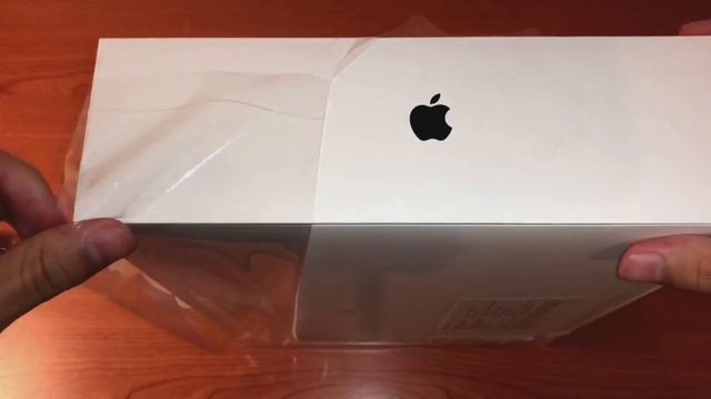 Unpacking | Apple - MacBook Pro 13" 2018 смотреть онлайн