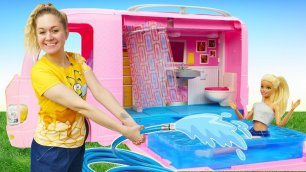 Видео для девочек - Лепим для Барби дом на колесах из Плей До! Видео про куклы Barbie и Play Doh