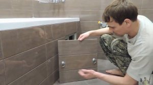 Самодельный сантехнический люк в ванной