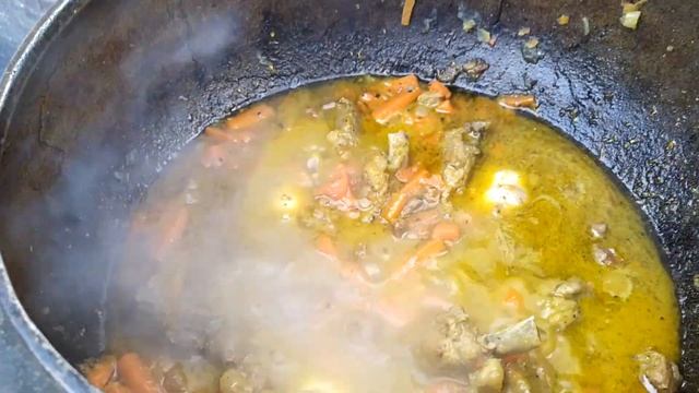 Карантин. Готовим плов на мангале в казане (чугунке) смотреть онлайн