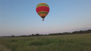 На большом воздушном шаре