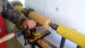 Работа реером на токарном по-дереву