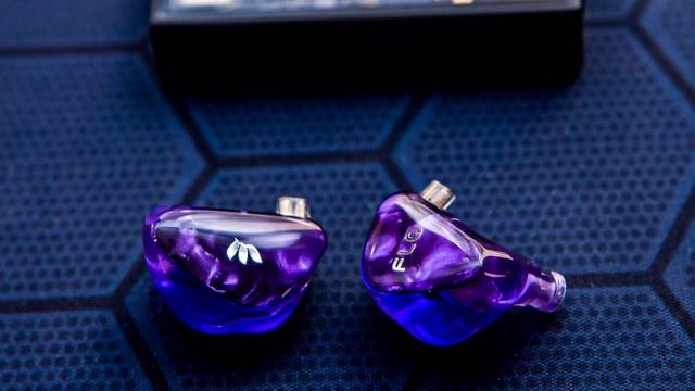 Разбираем конструкцию арматурного драйвера, слушаем на примере наушников FLY смотреть онлайн