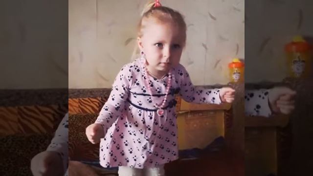 Игротанцы для детей.Ксюша учится танцевать?Кто с нами)?