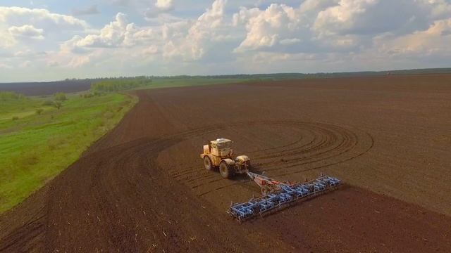 Кировец К-700А + Культиватор КБМ-10.8 ПС смотреть онлайн