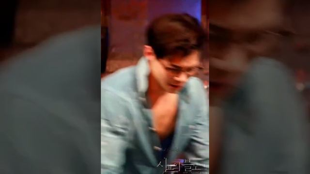 Buttonless Eunseok? 😅