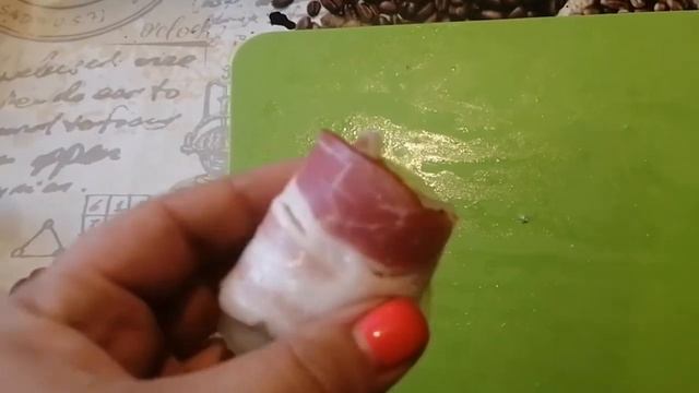 Кабачки. Вкуснейшее рулетики из кабачков и бекона. смотреть онлайн