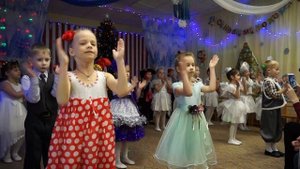 Новый Год танец- вход "С Новым Годом, супер детский сад"