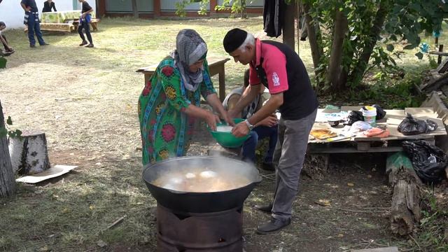 Курбан-Байрам - готовка плова, мечеть деревня Арово смотреть онлайн