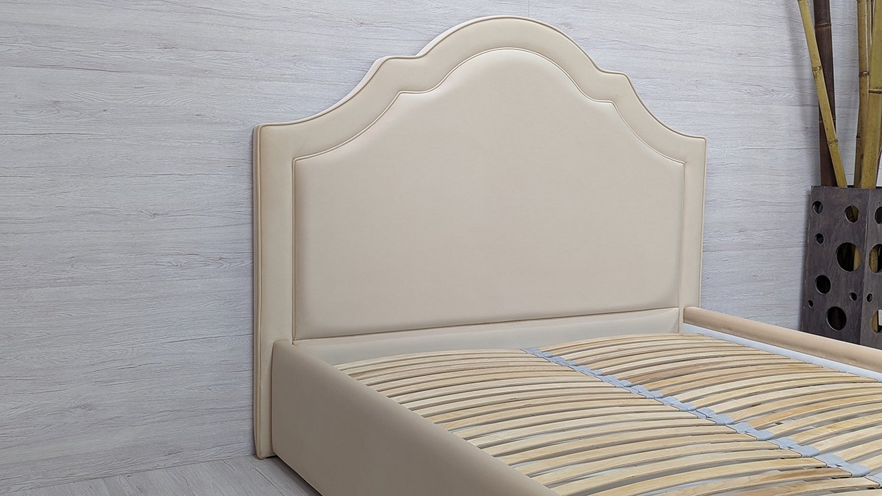 Двуспальная кровать ручной работы. Модель Флоренция в цвете слоновой кости