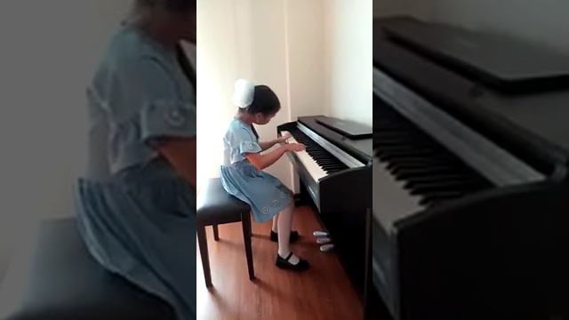 П.Чайковский "Старинная французская песенка". Исполняет Султанова Жания, 8 лет смотреть онлайн