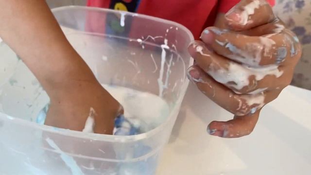 СЛАЙМ из двух ингредиентов.ПРОСТОЙ СПОСОБ ПРИГОТОВИТЬ СЛАЙМ смотреть онлайн