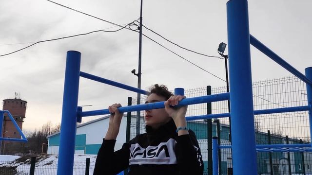 ЧЕМ ПОЛЕЗНЫ ПОДТЯГИВАНИЯ для чего нужно ПОДТЯГИВАТЬСЯ преимущества ПОДТЯГИВАНИЙ