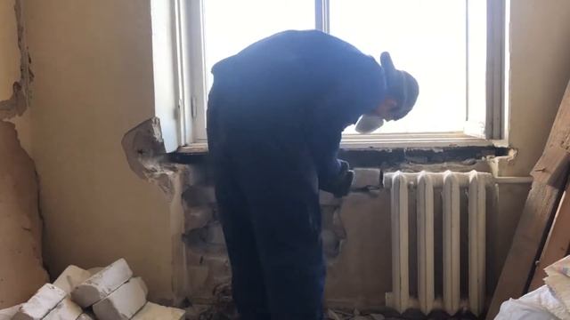 Разбил балконные блоки. Вместо окон теперь двери. смотреть онлайн