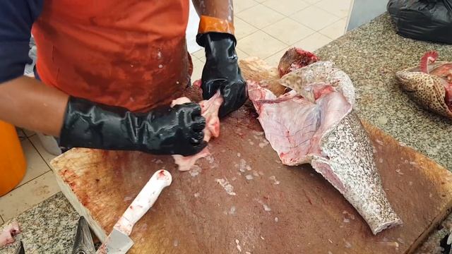 Asian Sea Black Grouper 7 KG Fish Cutting। Fast Grouper Fish Cutting Amazing Techniques। Grouper Cu смотреть онлайн