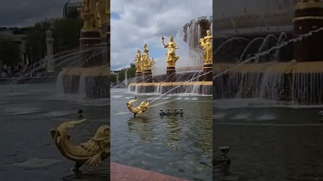 Москва.06.052023г.Символ ВДНХ-фонтан Дружба Народов.Построен в 1954 году.