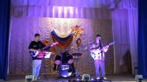 "Ты выглядишь так несовременно рядом со мной", автор - Виктор Цой.ВИА Карамбола