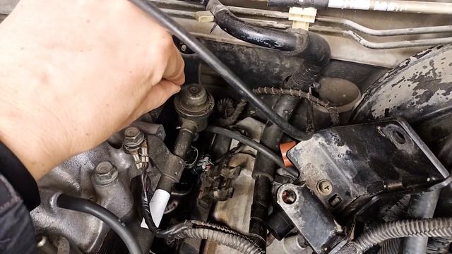 Меняю Регулятор давления топлива на Исузу Трупер 3.2V смотреть онлайн