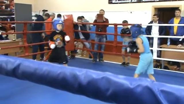 Бокс Глеб баянков(lol puthik) vs Тимофей евтеев смотреть онлайн