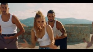 Ana Mena, Rocco Hunt - A Un Paso De La Luna (Official Video)
