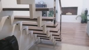 лестница на ломаном косоуре