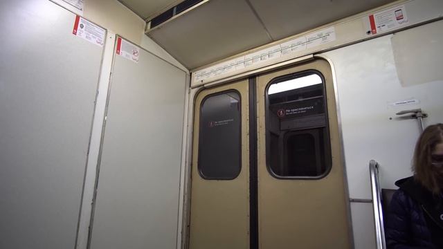 Russia, Moscow, metro ride from Каховская to Варшавская смотреть онлайн