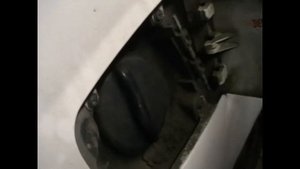 Как снять лючок топливного бака PEUGEOT 406