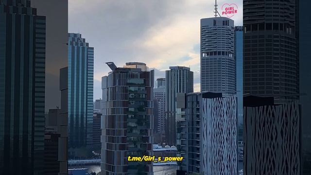 Опасные полеты в городе. Dangerous flights in the city.