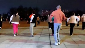 танцует ЦинЦин  ,поёт Ахан Отыншиев