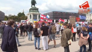 В Вене тысячи человек вышли на митинг против роста цен на энергоносители и антироссийских санкций